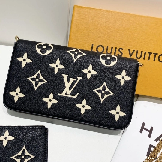 VUITTON POCHETTE FÉLICIE LOUIS 0215